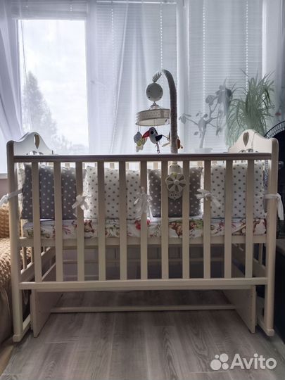 Детская кроватка с маятником. Состояние Новое