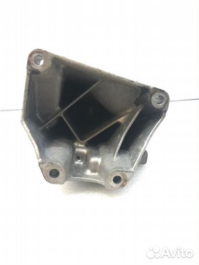 Опора двигателя передняя левая Mercedes-Benz