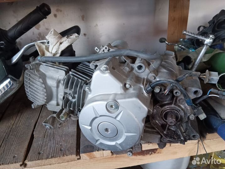 Хонда супер Каб двигатель