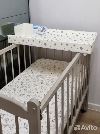 Пеленальная доска на кроватку