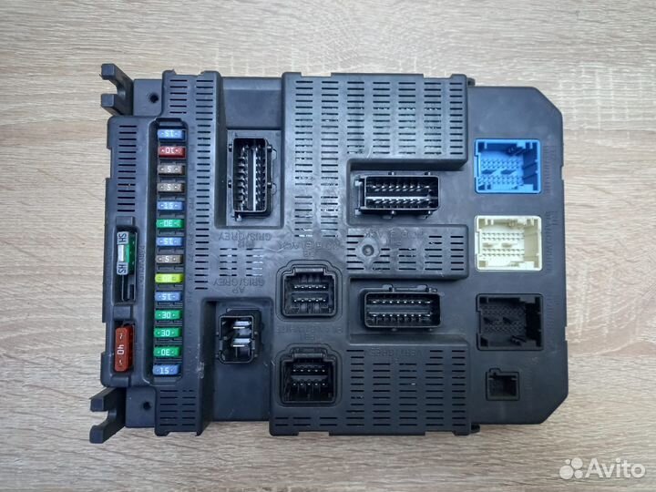 Блок предохранителей Peugeot 308