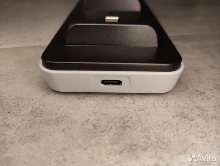 Зарядная станция Dobe для 2-х джойстиков PS5 новая