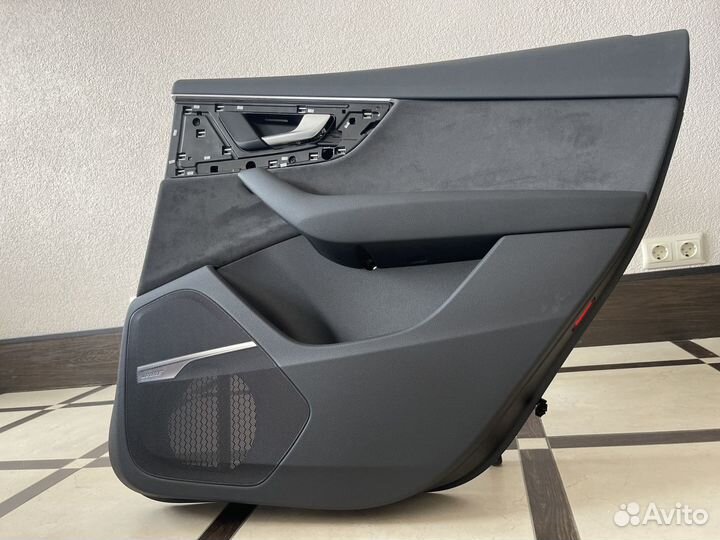 Обшивки дверей на Ауди Q7 2018г