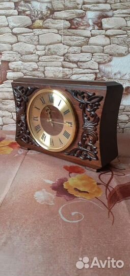 Настольные часы 
