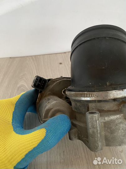 Дросельная заслонка BMW с двигателем N52B30