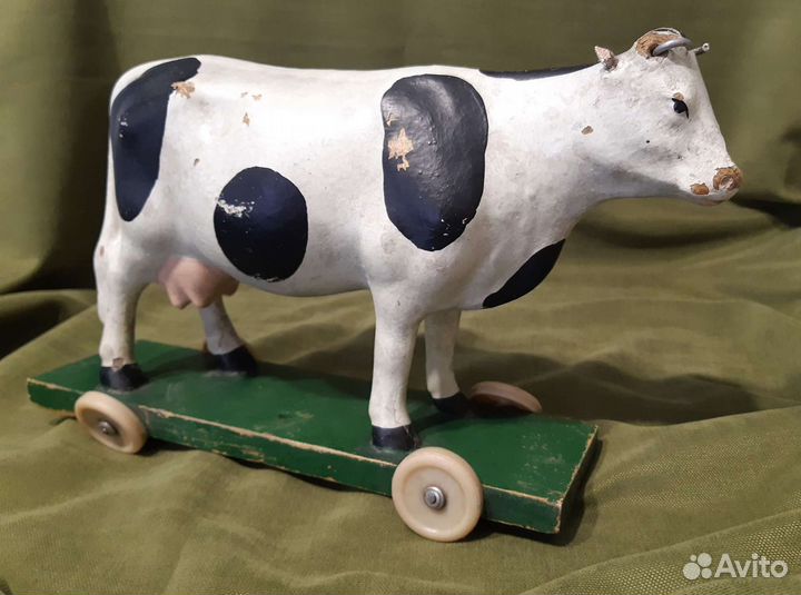 Игрушка Корова на колесиках СССР