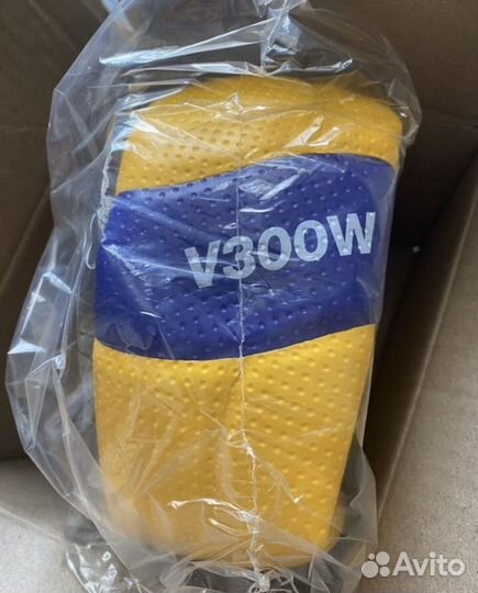 Волейбольный мяч Mikasa V300W новый