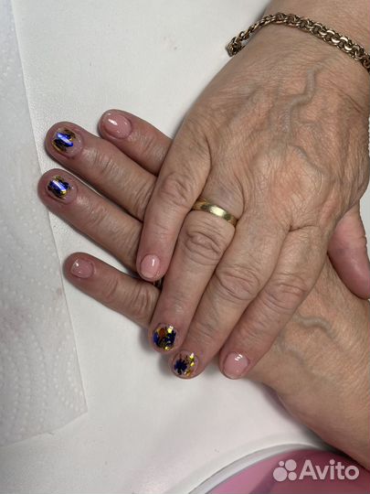 Модель на маникюр