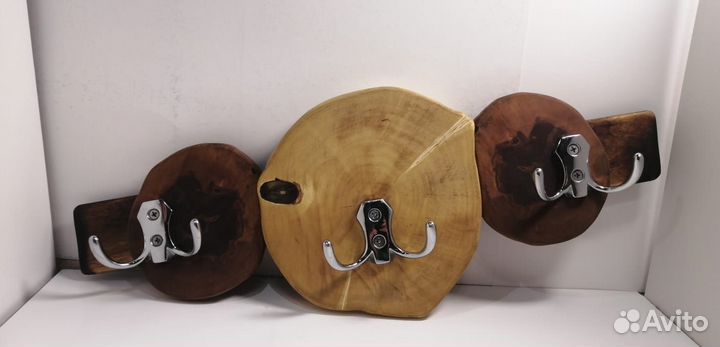 Вешалка из спилов 