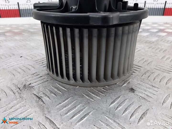 Моторчик печки Mitsubishi Carisma рест. 2003