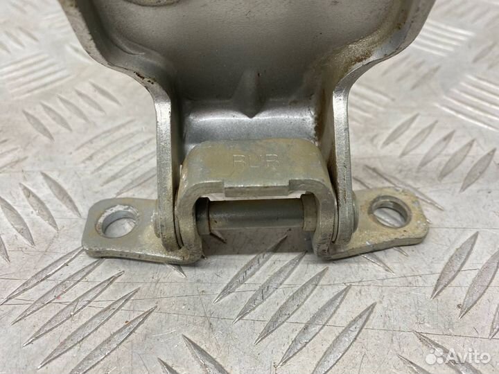 Б/У петля двери задний правый Daewoo Matiz klya