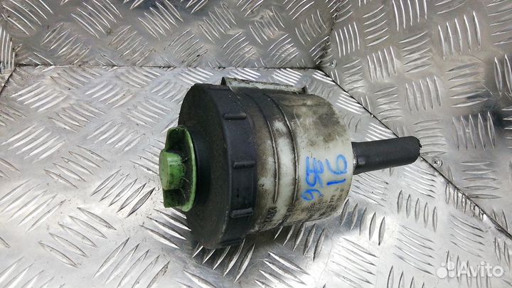 Бачок гура на Volkswagen Transporter T4