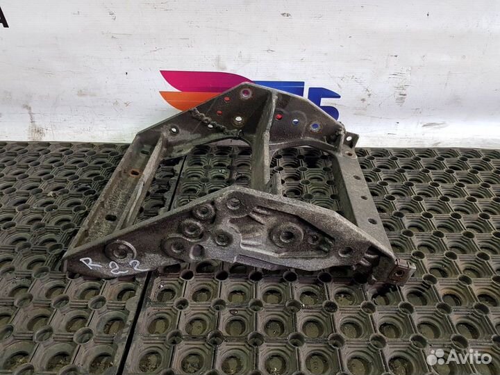 Кронштейн подножек Renault Premium, Volvo FE/FL