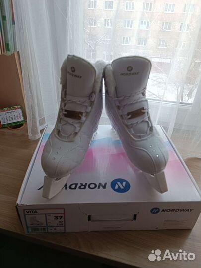 Фитнес коньки женские 37