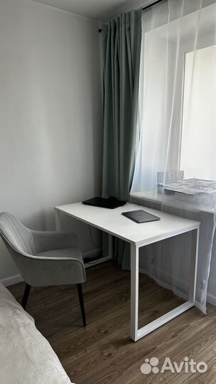 Письменный стол белый