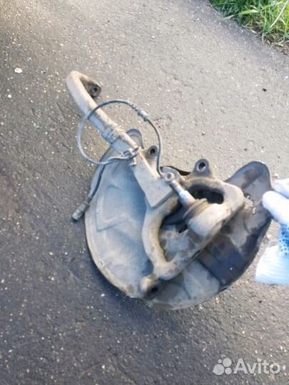 Кулак передний правый от w211 A2113306520