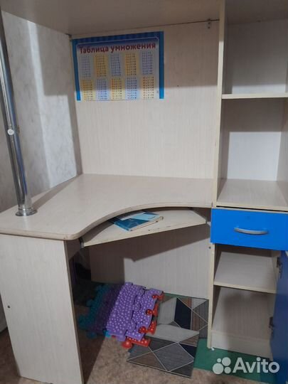Детская кровать с встроеными столом и шкафом