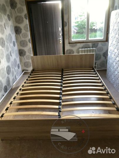 Кровать