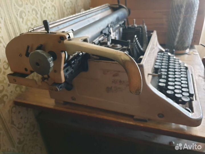 Печатная пишущая машинка