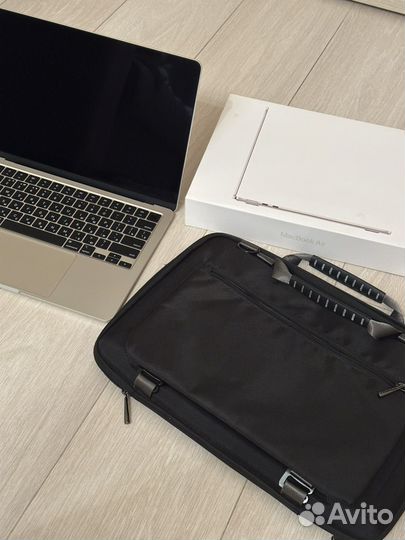 Macbook Air M2 8/256GB/90ц/отл.сост