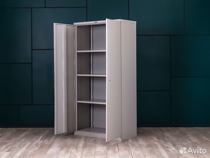 Металлический шкаф с полками Практик