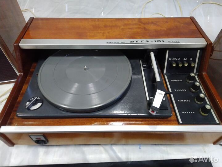 Проигрыватель пластинок Вега 101 стерео