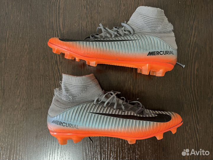 Футбольные бутсы