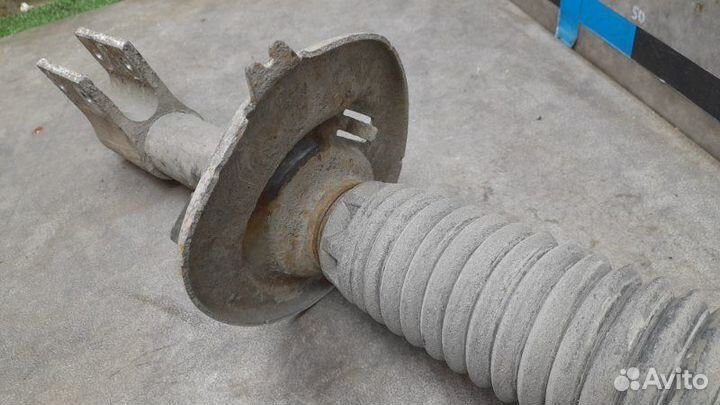 Амортизатор передний левый Citroen C4 2 1.6 EP6