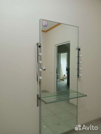 Профессиональное зеркало для парикмахерских работ