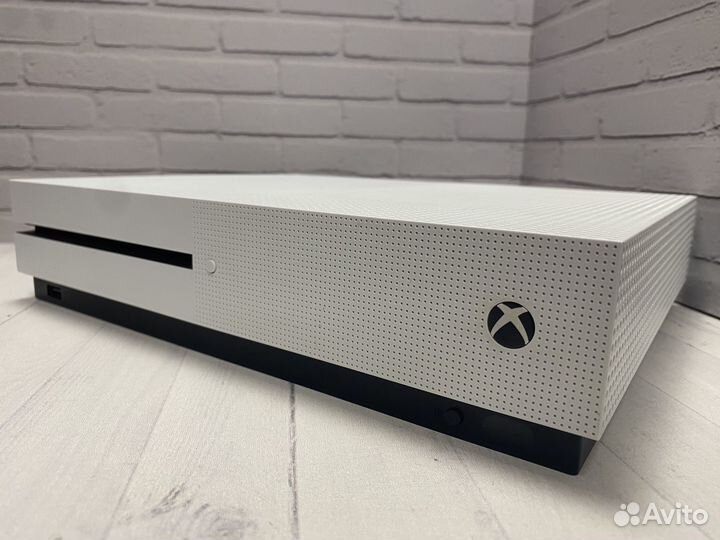 Xbox One S 2 геймпада