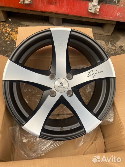 Комплект дисков на hyundai solaris R16