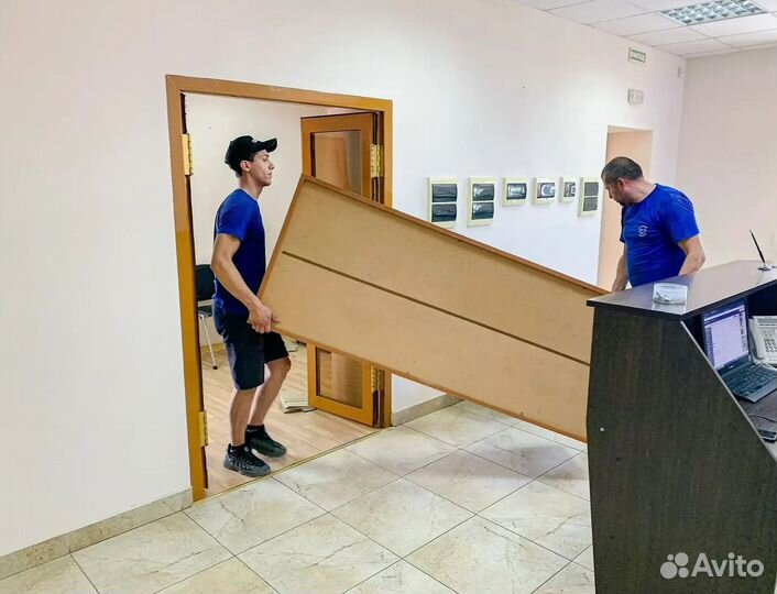 Грузчики. Бригада грузчиков. Рабочие руки