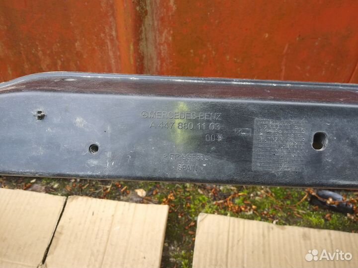 Панель передняя Mercedes W447