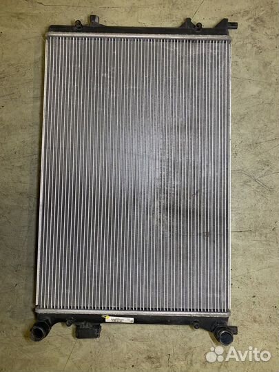 Радиатор охлаждения 32л Volkswagen Passat b6 3C2 3