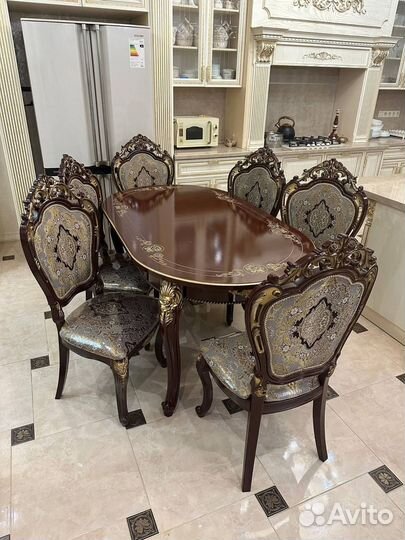 Кухонный стол и стулья новые