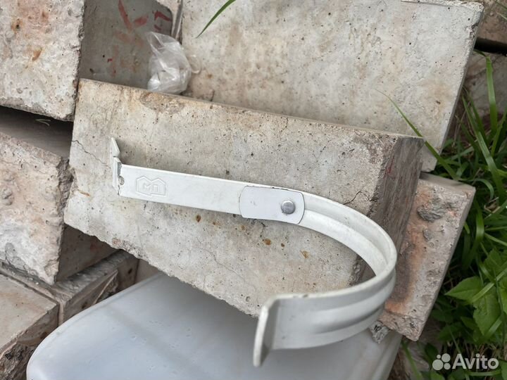 Держатель желоба