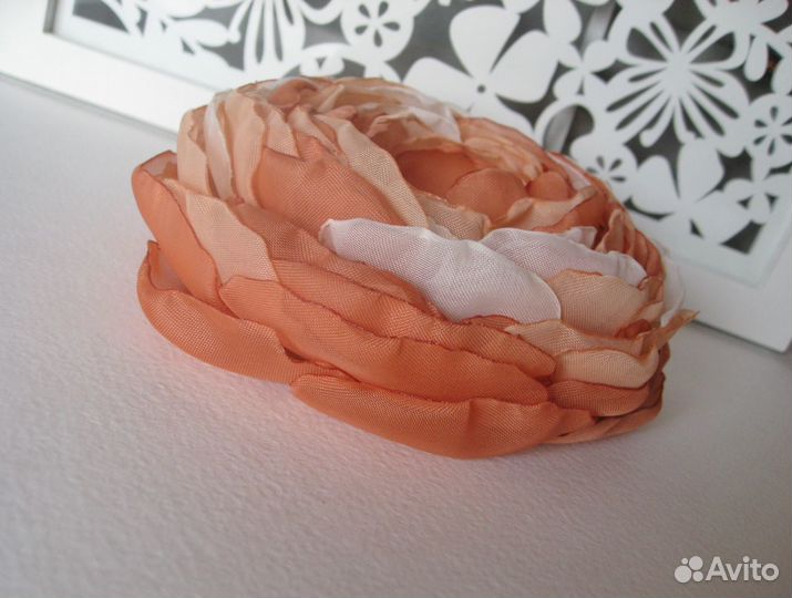 Брошь-цветок ручной работы из текстиля N 029