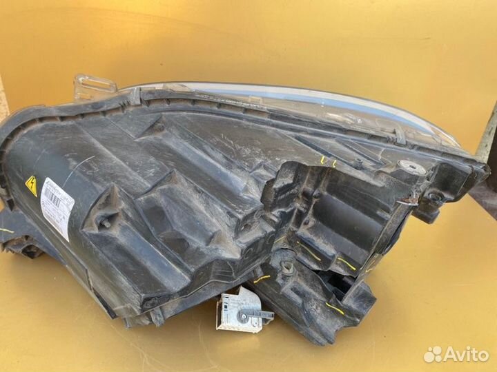 Фара ксеноновая правая Mercedes-Benz Ml W166