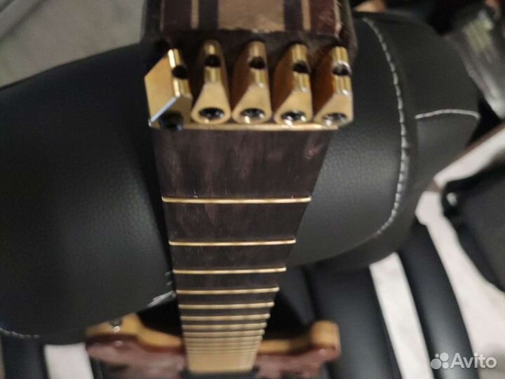 5 струнная бас гитара