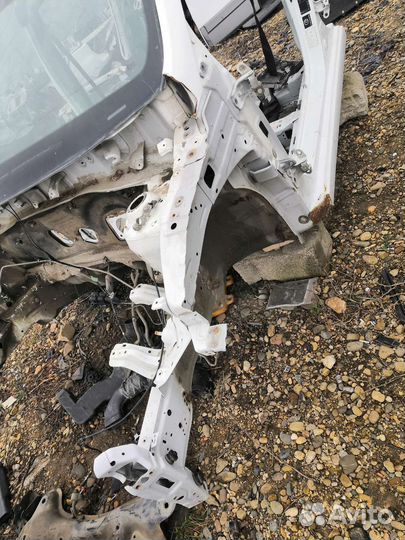 Левый порог стойка Hyundai Solaris 2015 год