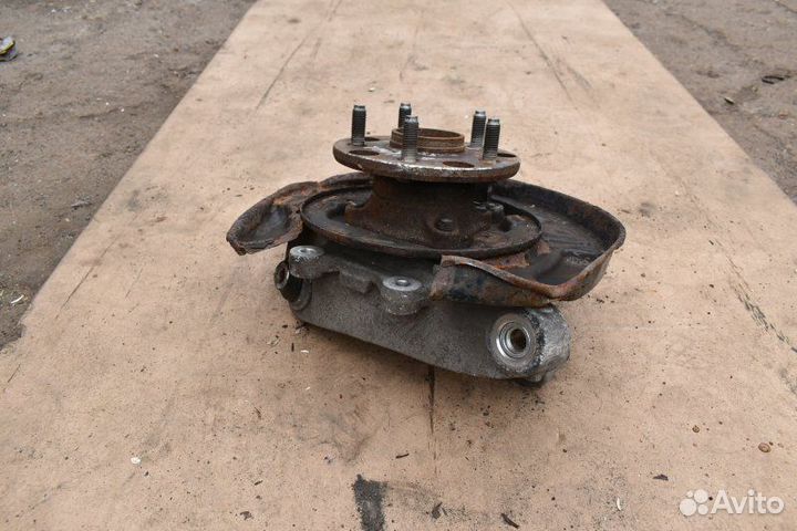 Кулак задний левый Lexus Gs300 3 поколение 2005