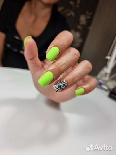 Маникюр и педикюр