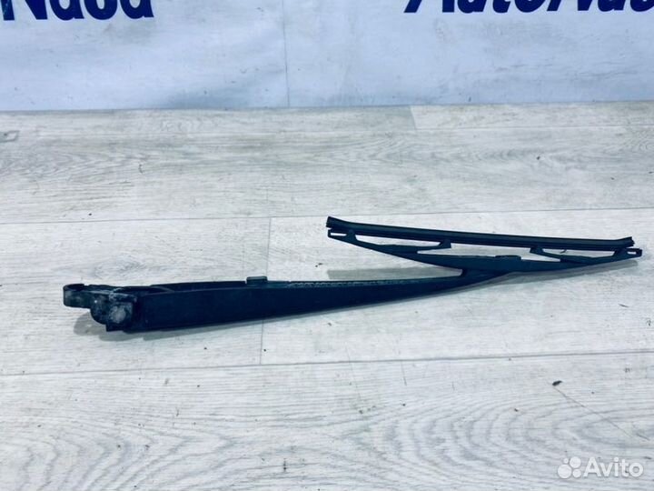 Поводок стеклоочистителя задний Nissan Armada SUV