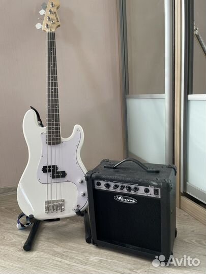 Бас гитара и комбо усилитель для бас гитары