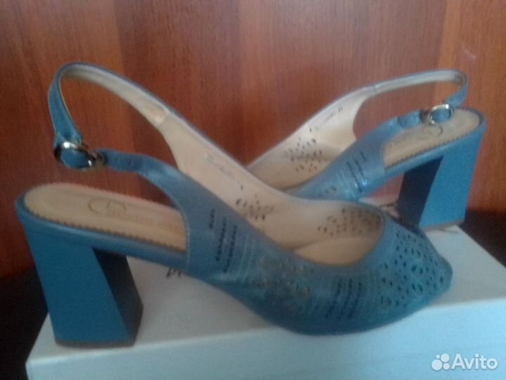 Босоножки женские голубые с перфорацией, р. 40