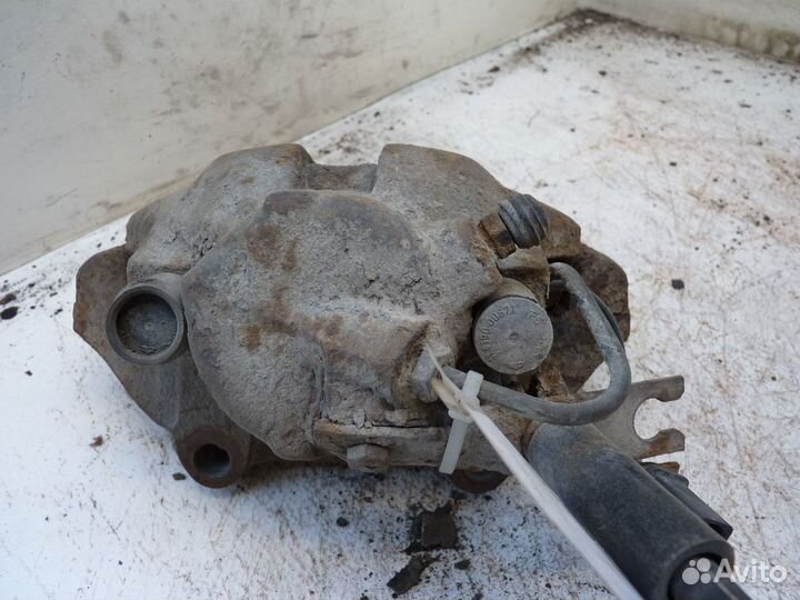 Суппорт передний Лев. Ауди А6 1998г 1.8л 110кВт