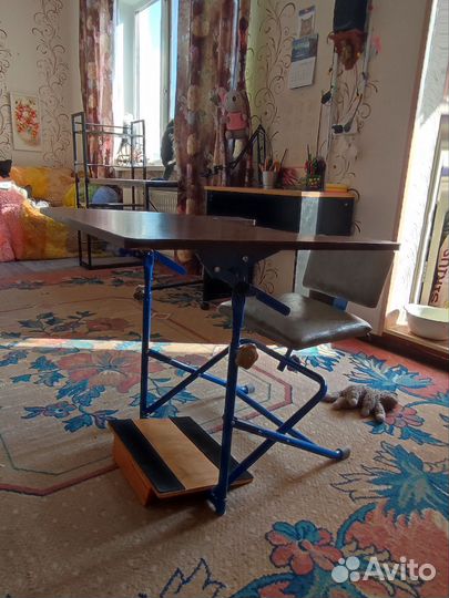 Стол -стул (с подлокотниками) - парта
