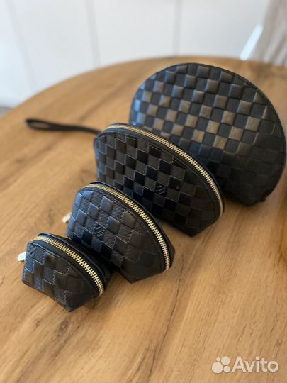 Набор косметичек LV черные