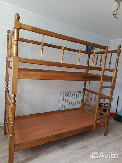 Кровать двухьярусная