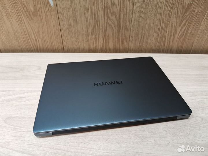 Компактный ноутбук Huawei MateBook i3-12Gen